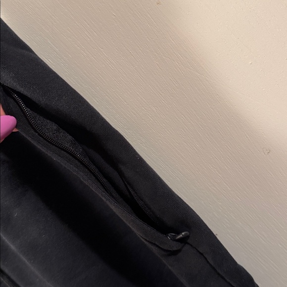 Men’s Fabletics Sweatpants - Picture 4 of 4